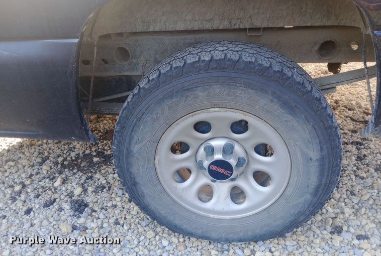 image for item DW0952 2006 GMC Sierra 1500 Ext. Cab pickup truck