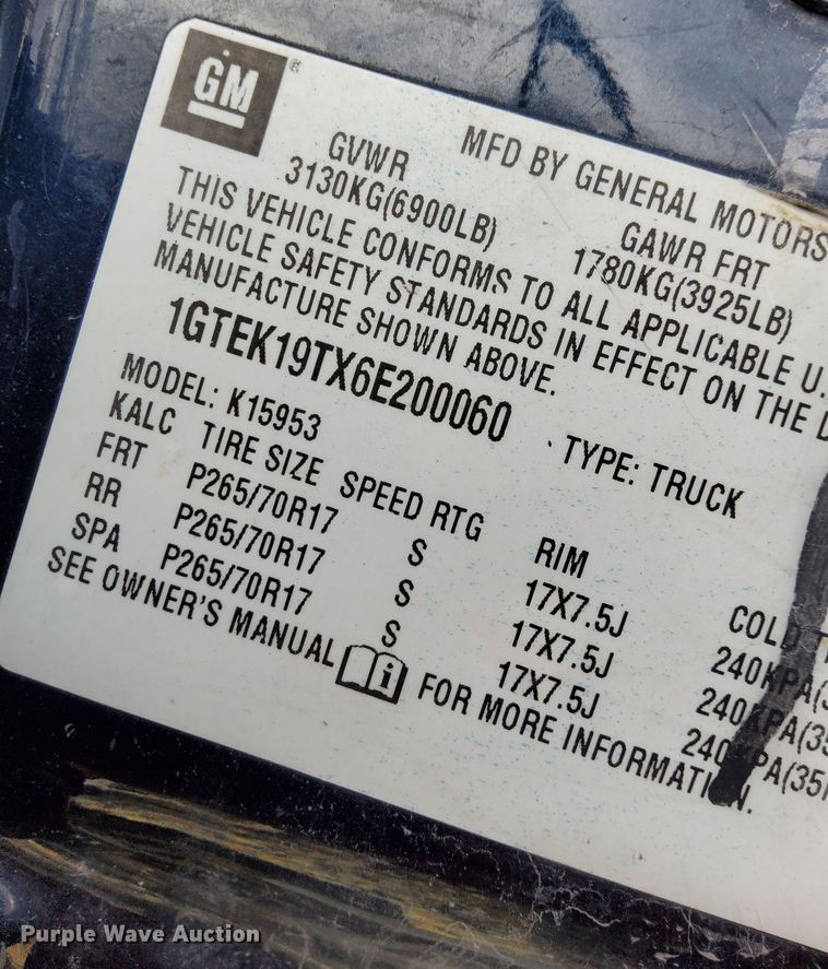 image for item DW0952 2006 GMC Sierra 1500 Ext. Cab pickup truck