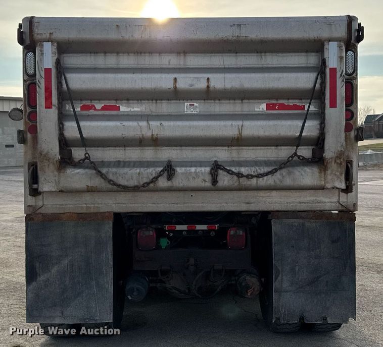 image for item DW2482 2005 International 7400 dump truck