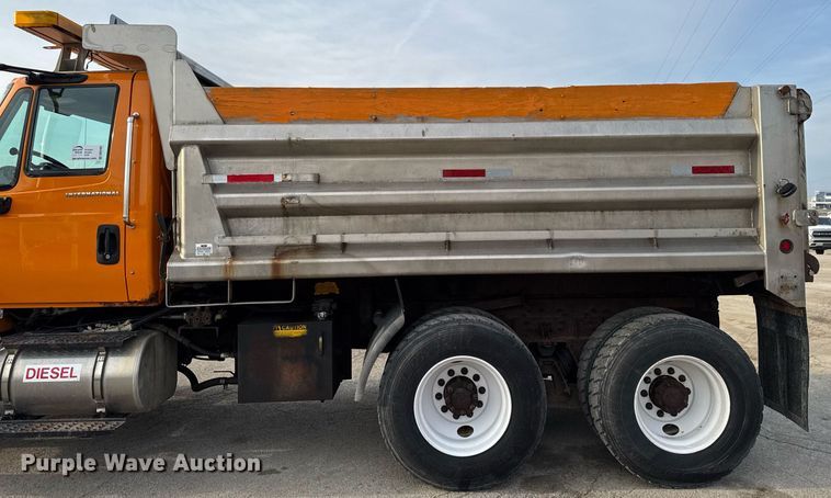 image for item DW2482 2005 International 7400 dump truck
