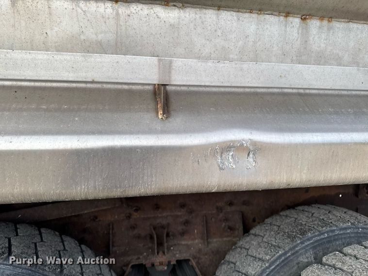 image for item DW2482 2005 International 7400 dump truck