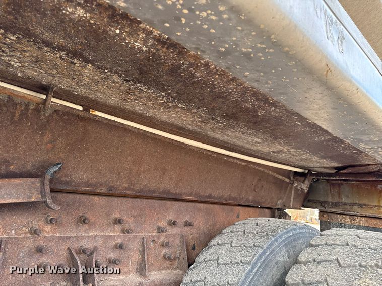 image for item DW2482 2005 International 7400 dump truck