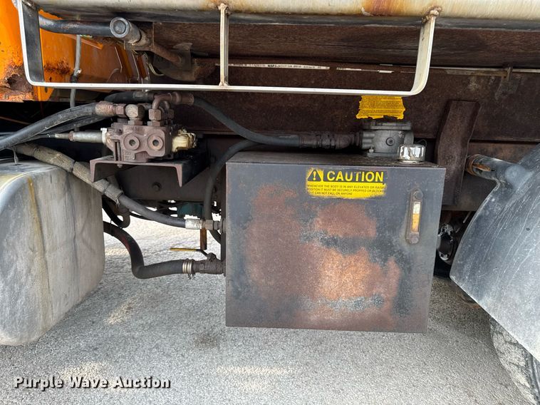 image for item DW2482 2005 International 7400 dump truck