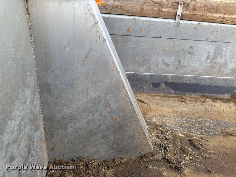 image for item DW2482 2005 International 7400 dump truck