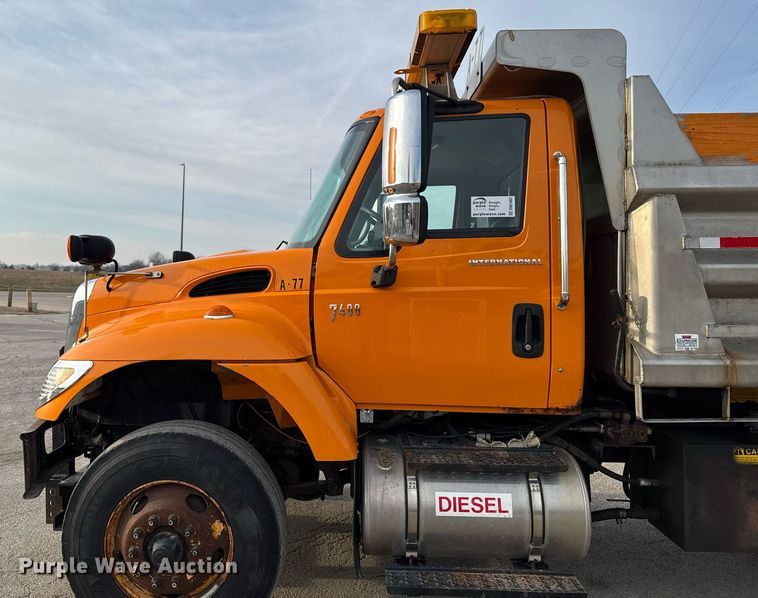 image for item DW2482 2005 International 7400 dump truck