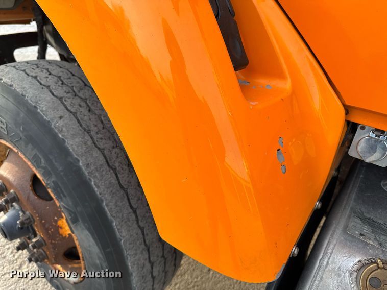 image for item DW2482 2005 International 7400 dump truck