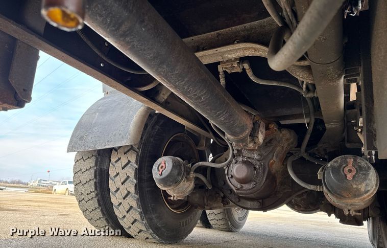 image for item DW2482 2005 International 7400 dump truck