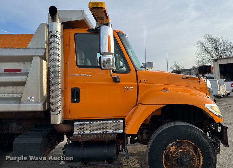 image for item DW2482 2005 International 7400 dump truck