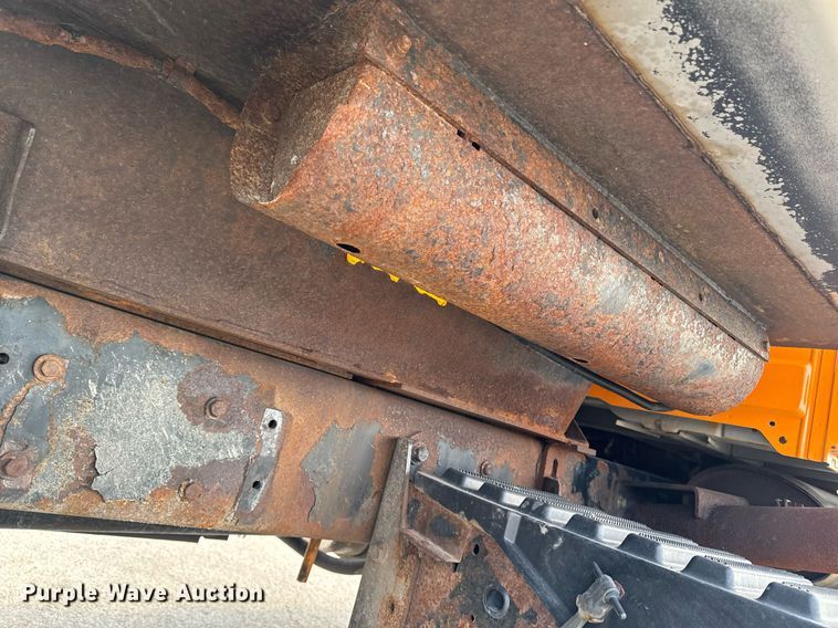 image for item DW2482 2005 International 7400 dump truck