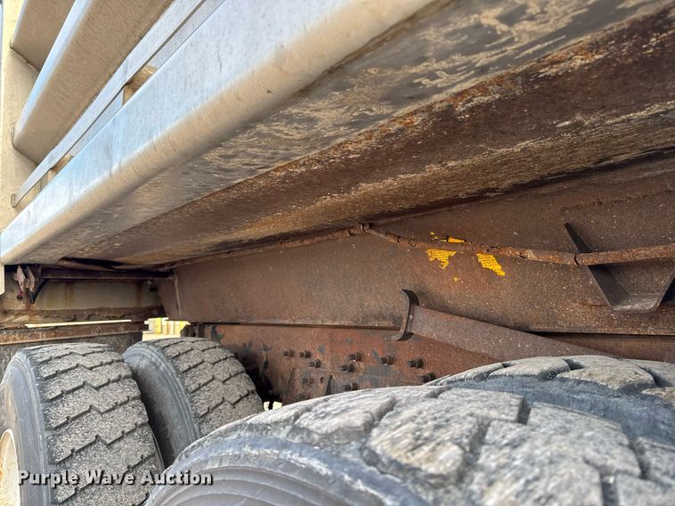 image for item DW2482 2005 International 7400 dump truck