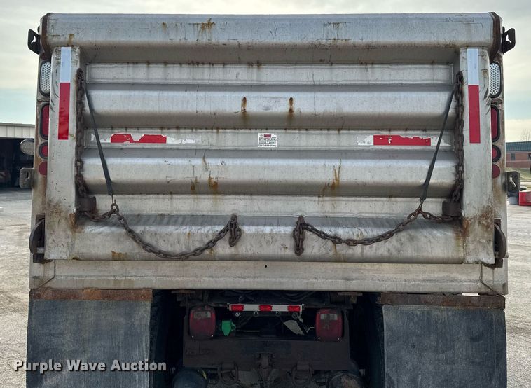 image for item DW2482 2005 International 7400 dump truck