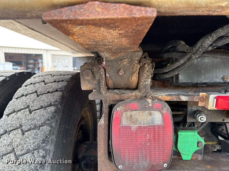 image for item DW2482 2005 International 7400 dump truck