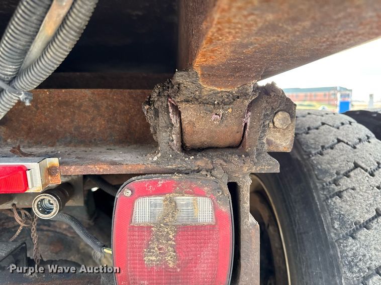 image for item DW2482 2005 International 7400 dump truck