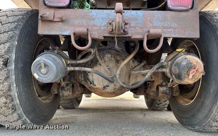 image for item DW2482 2005 International 7400 dump truck