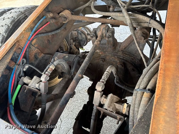 image for item DW2482 2005 International 7400 dump truck