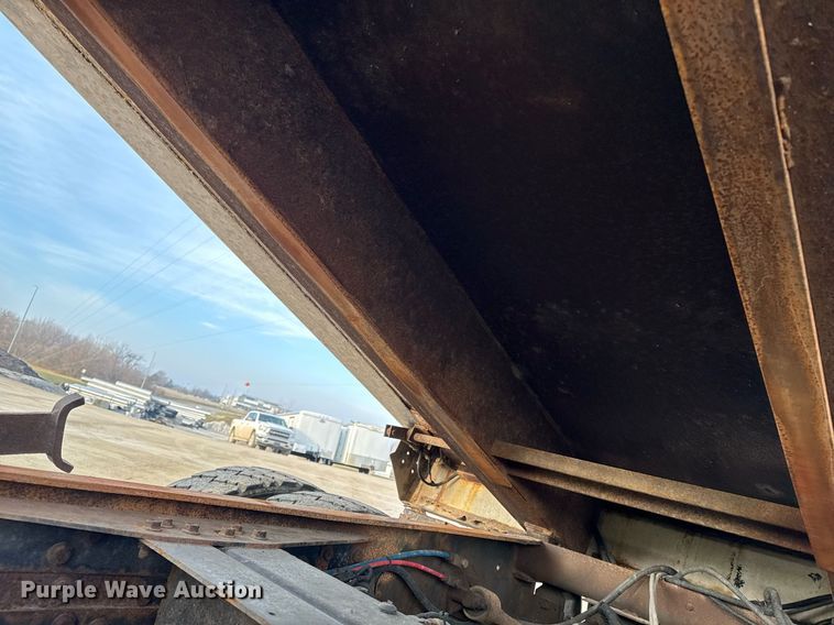 image for item DW2482 2005 International 7400 dump truck