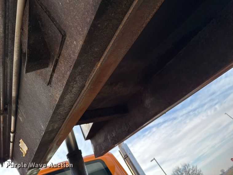 image for item DW2482 2005 International 7400 dump truck