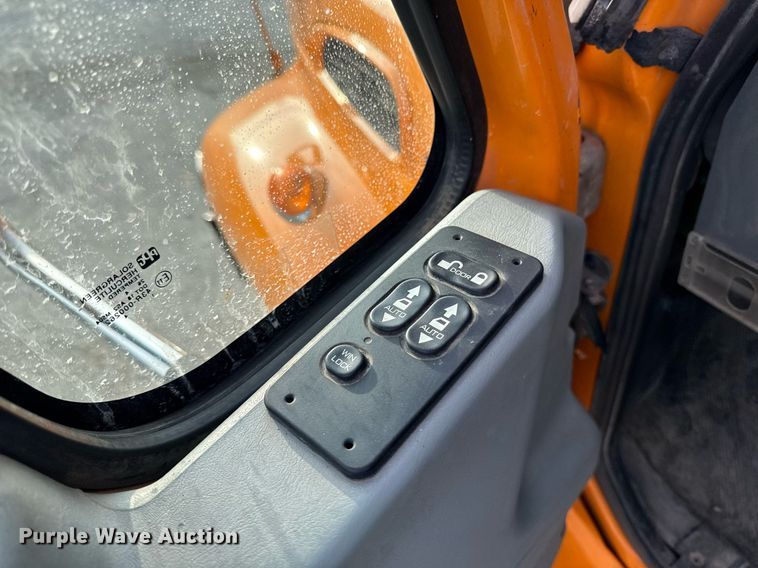 image for item DW2482 2005 International 7400 dump truck