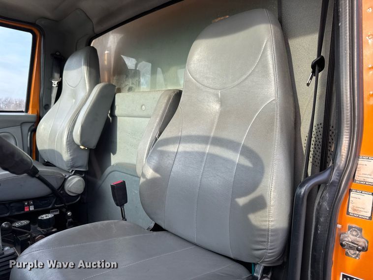 image for item DW2482 2005 International 7400 dump truck