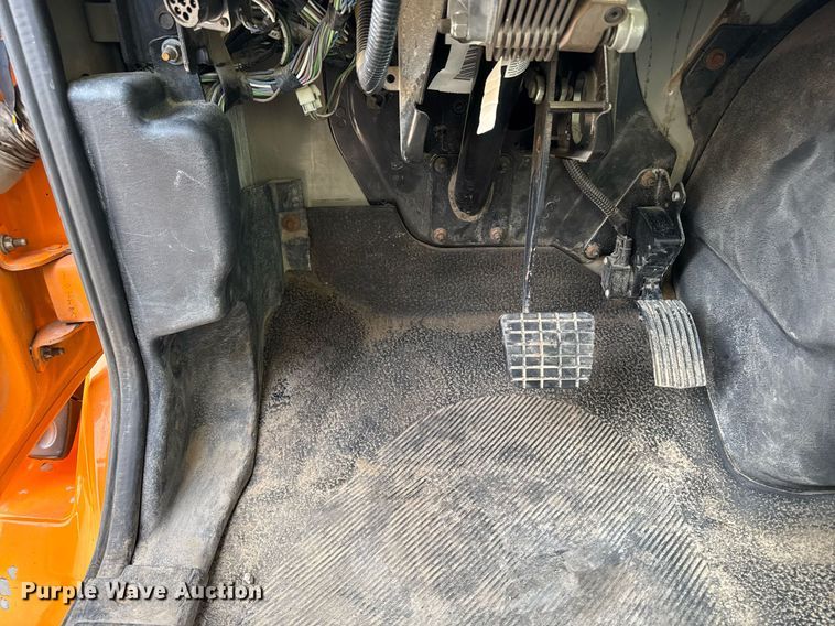 image for item DW2482 2005 International 7400 dump truck