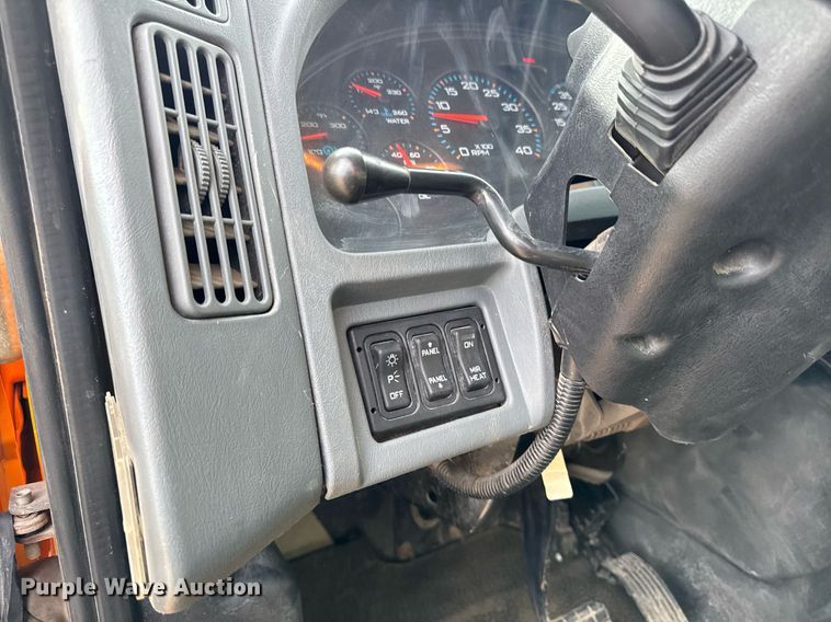 image for item DW2482 2005 International 7400 dump truck