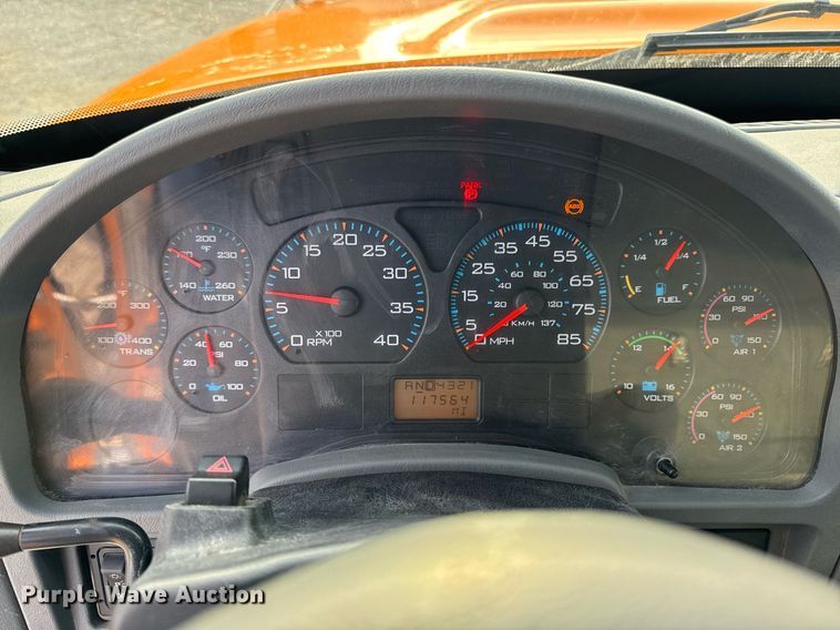 image for item DW2482 2005 International 7400 dump truck