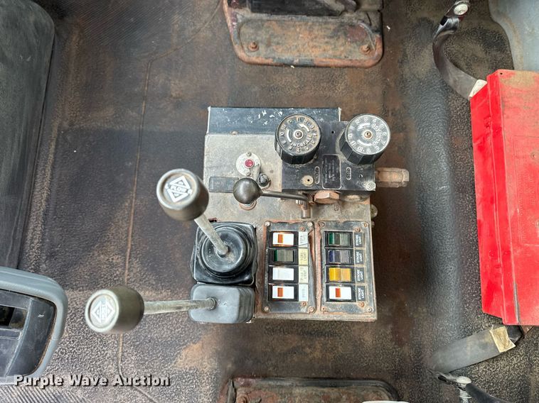 image for item DW2482 2005 International 7400 dump truck