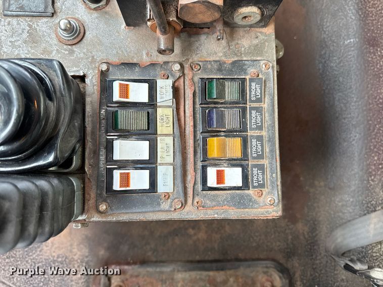 image for item DW2482 2005 International 7400 dump truck