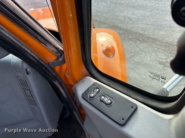 image for item DW2482 2005 International 7400 dump truck