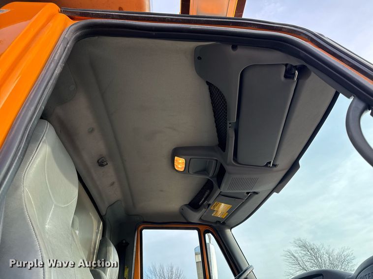 image for item DW2482 2005 International 7400 dump truck