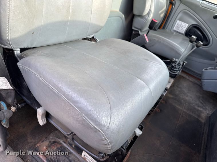 image for item DW2482 2005 International 7400 dump truck