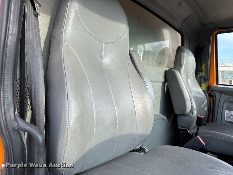 image for item DW2482 2005 International 7400 dump truck