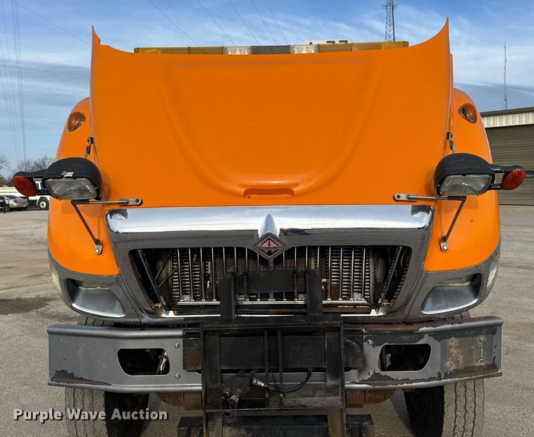 image for item DW2482 2005 International 7400 dump truck