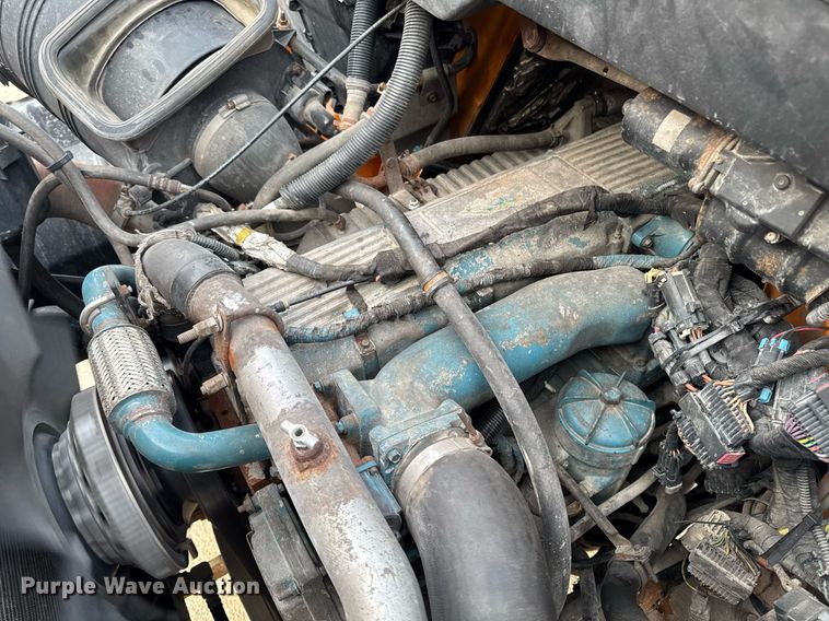 image for item DW2482 2005 International 7400 dump truck