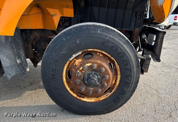 image for item DW2482 2005 International 7400 dump truck