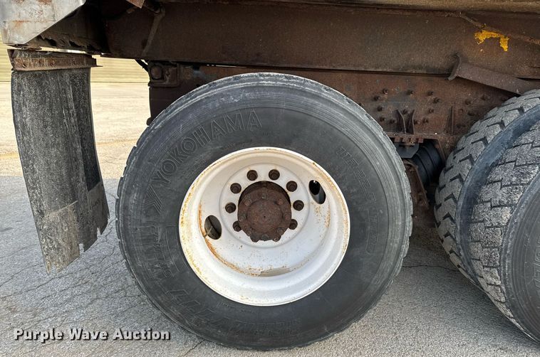 image for item DW2482 2005 International 7400 dump truck