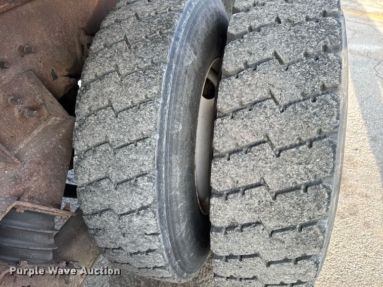 image for item DW2482 2005 International 7400 dump truck