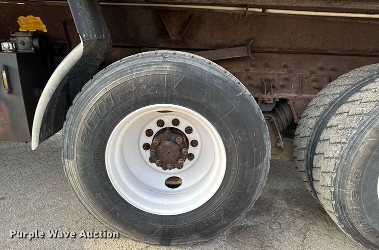 image for item DW2482 2005 International 7400 dump truck