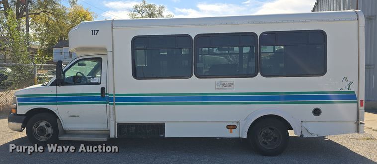 image for item DW3801 2010 Chevrolet Express G4500 shuttle bus
