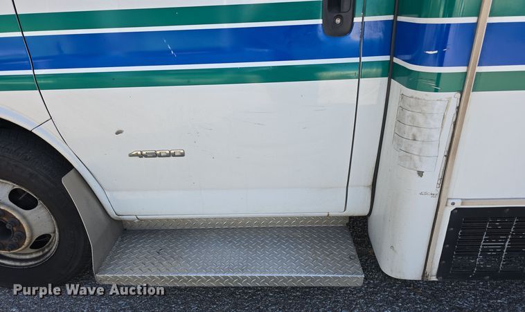 image for item DW3801 2010 Chevrolet Express G4500 shuttle bus