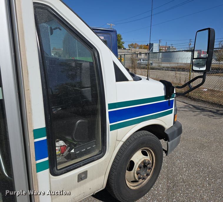 image for item DW3801 2010 Chevrolet Express G4500 shuttle bus