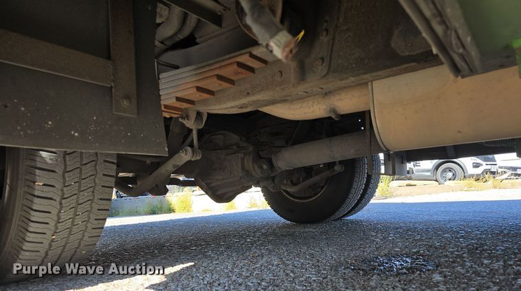 image for item DW3801 2010 Chevrolet Express G4500 shuttle bus