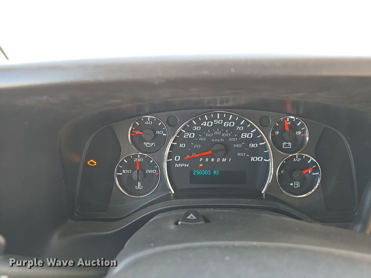 image for item DW3801 2010 Chevrolet Express G4500 shuttle bus