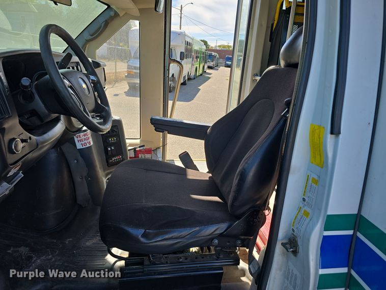 image for item DW3801 2010 Chevrolet Express G4500 shuttle bus