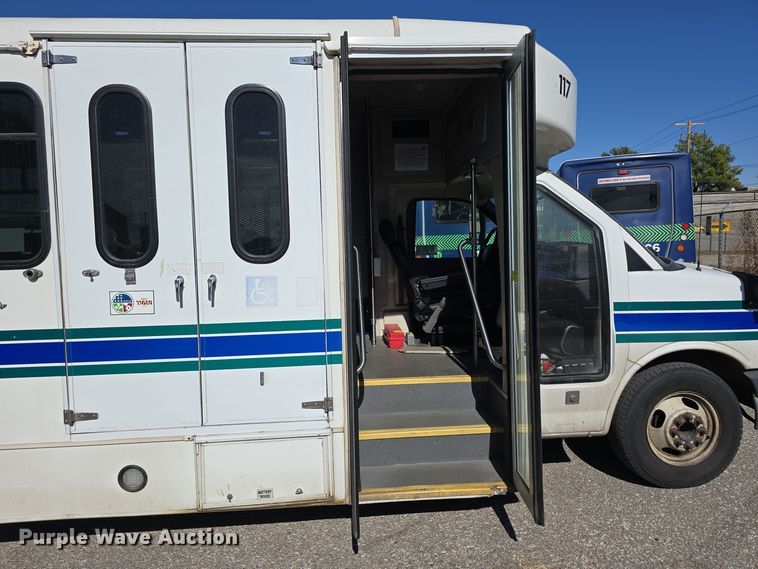 image for item DW3801 2010 Chevrolet Express G4500 shuttle bus