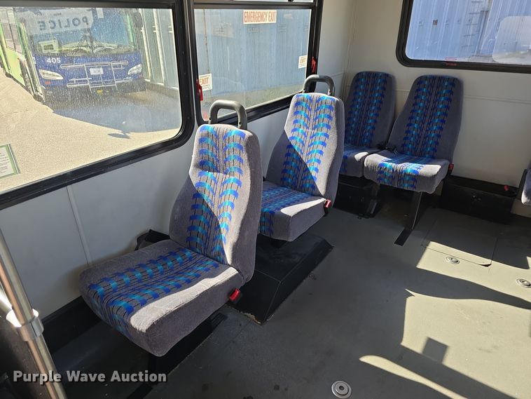 image for item DW3801 2010 Chevrolet Express G4500 shuttle bus