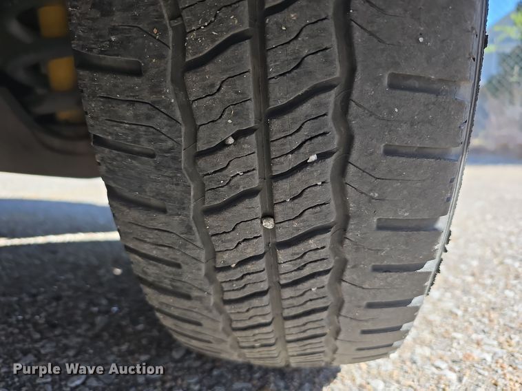 image for item DW3801 2010 Chevrolet Express G4500 shuttle bus