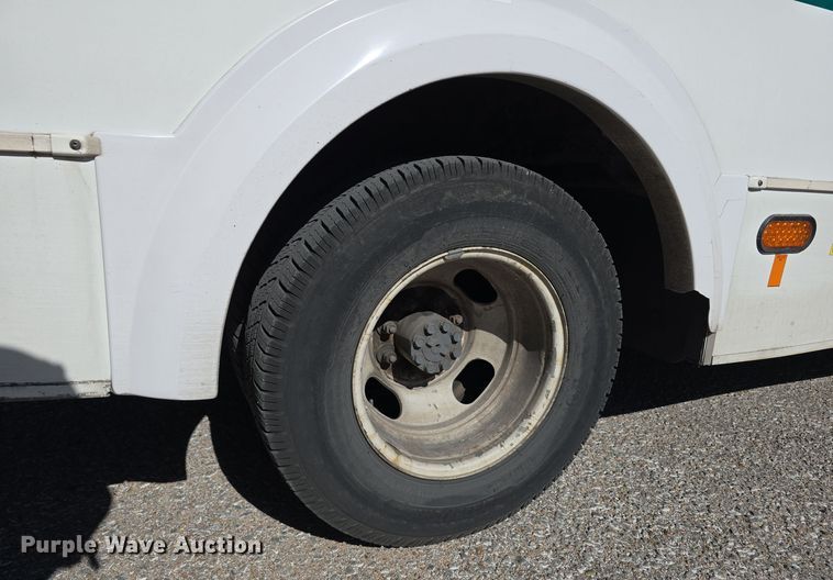 image for item DW3801 2010 Chevrolet Express G4500 shuttle bus