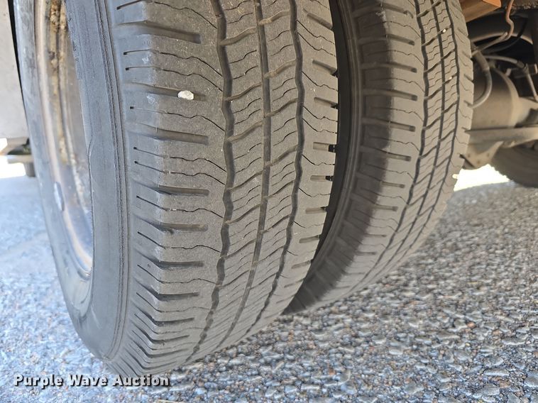 image for item DW3801 2010 Chevrolet Express G4500 shuttle bus