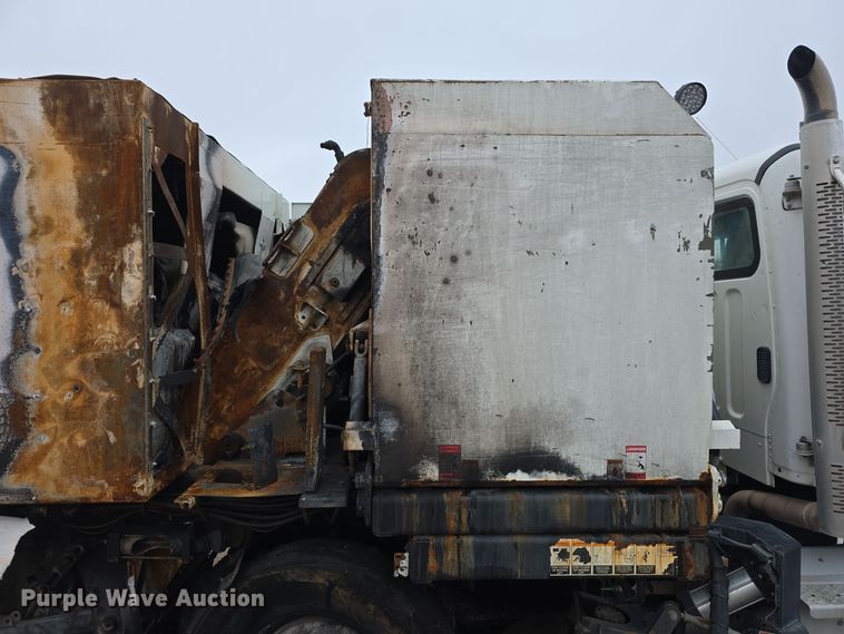 image for item DW3930 2018 Freightliner Business Class M2 street sweeper truck